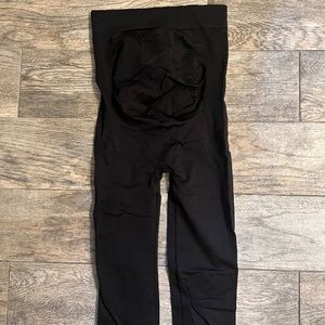 Blanqi High waisted cropped black maternity leggings (small).